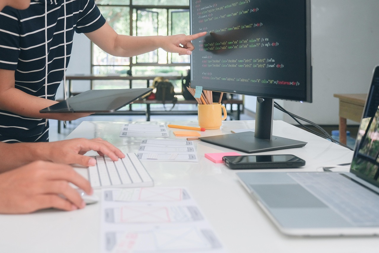 Sito web personalizzato o template premium? La scelta giusta per te